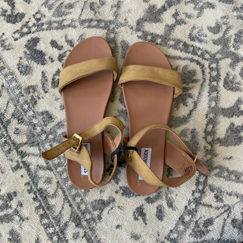 STEVE MADDEN DAELYN TAN SANDALS - Picture 6 of 8